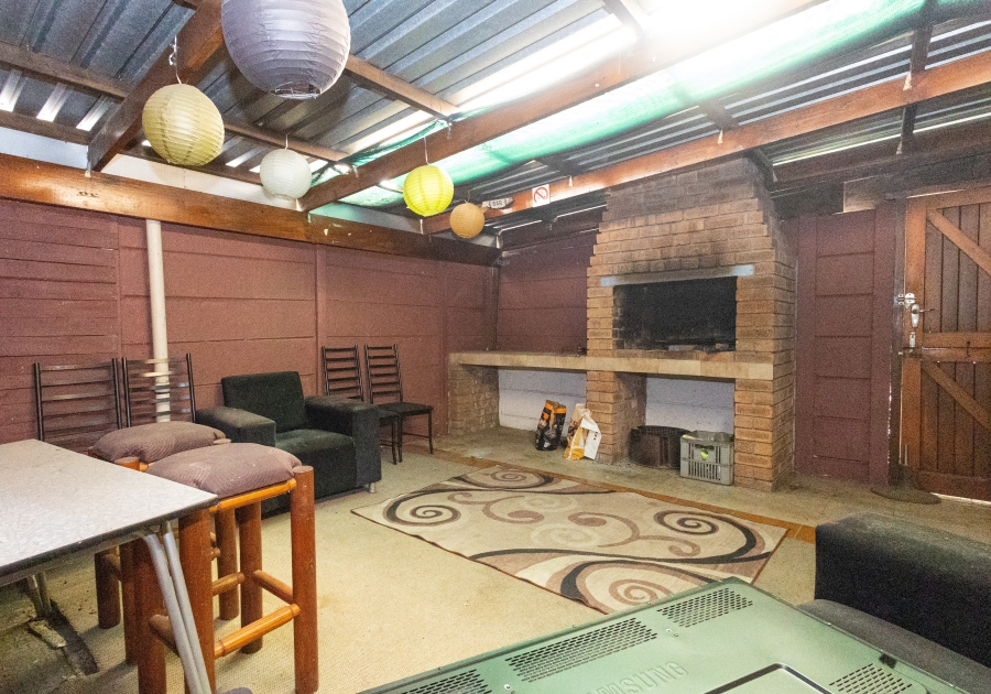 3 Bedroom Property for Sale in Peerless Park West Western Cape